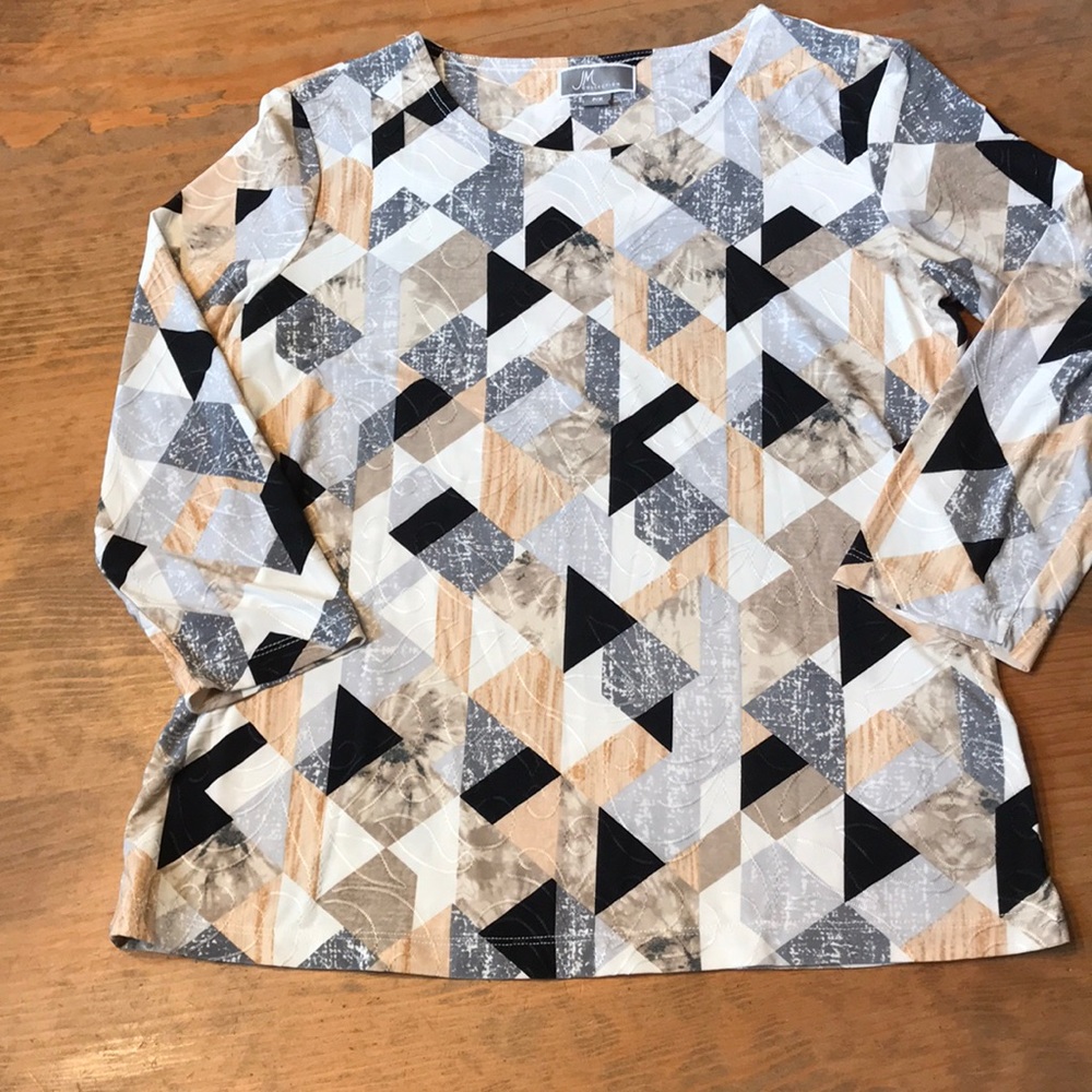 JM Collection P/S women’s 3/4 length sleeve print top with scoop neck. Like New!